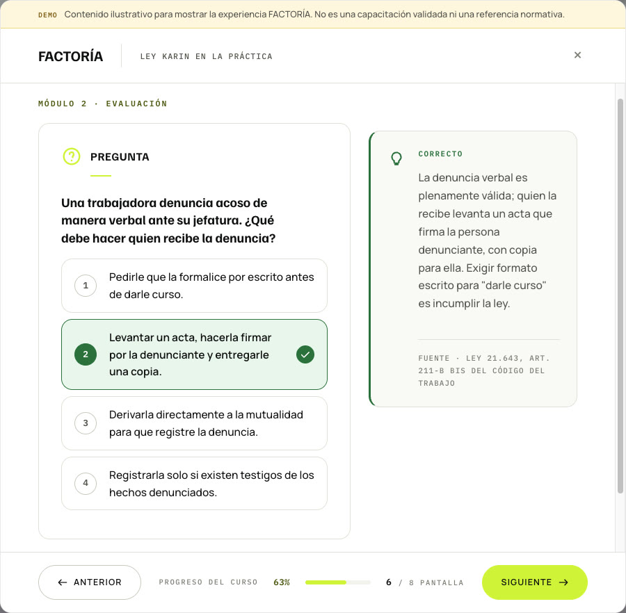 Pantalla de un curso con una situación: una trabajadora denuncia de manera verbal; cuatro opciones, la correcta marcada, y la explicación con su fuente.